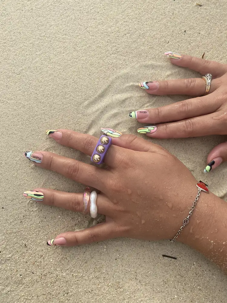 Pucci nails: Τα iconic prints που χαρίζουν στο μανικιούρ ρετρό πινελιά