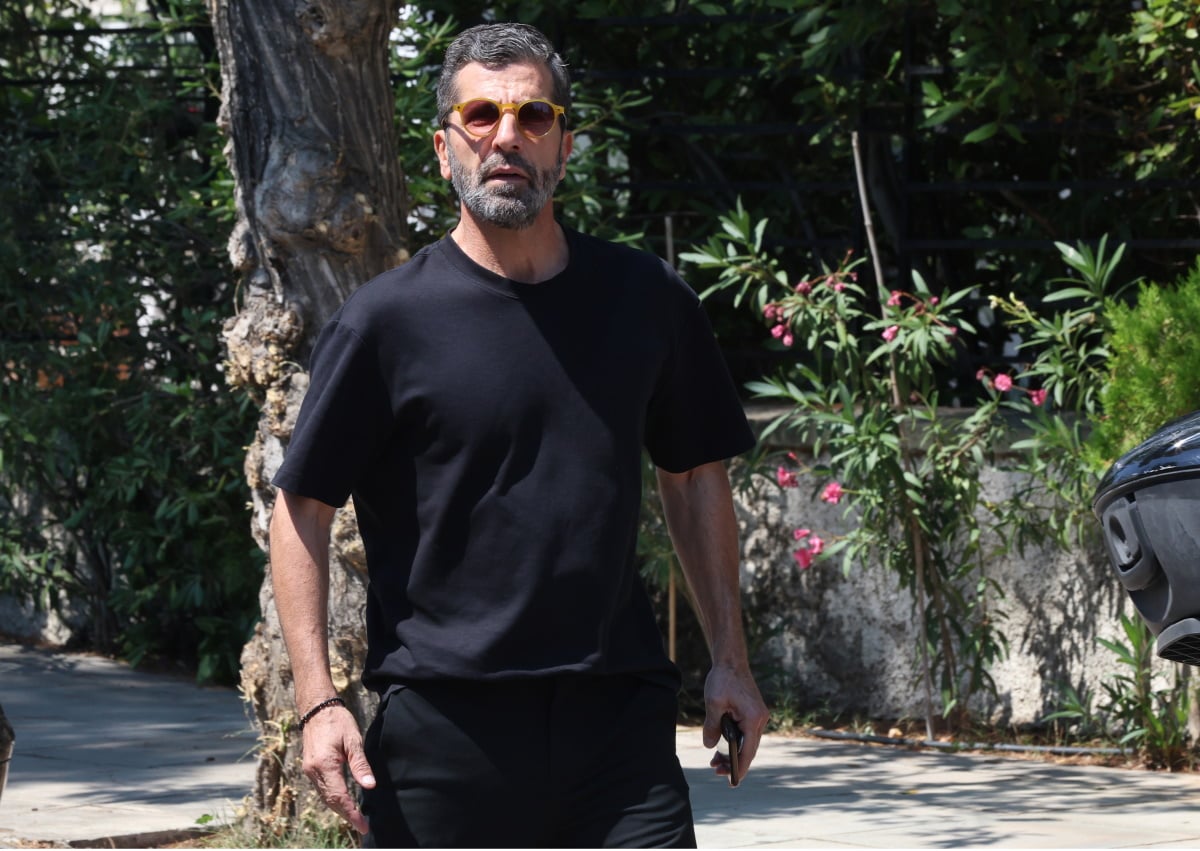 Κηδεία Λορέντζο Καριέρε: Πλήθος επωνύμων στο τελευταίο αντίο