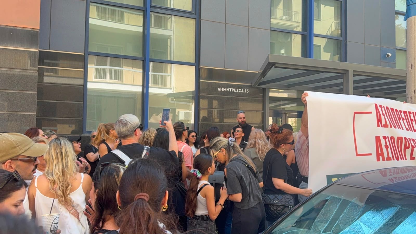 Estée Lauder Hellas: Σε απεργία οι εργαζόμενοι – Πόση αξιοπρέπεια στον κόσμο της ομορφιάς;