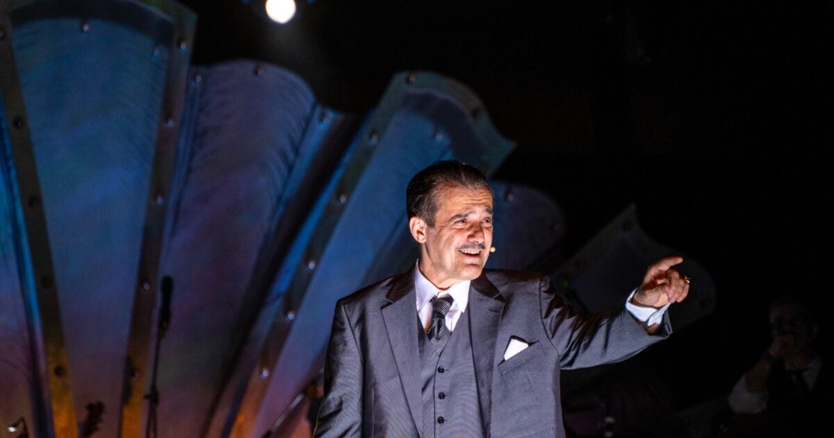 MANOLIS: Η ζωή του Μανώλη Χιώτη μεταφέρεται στη σκηνή