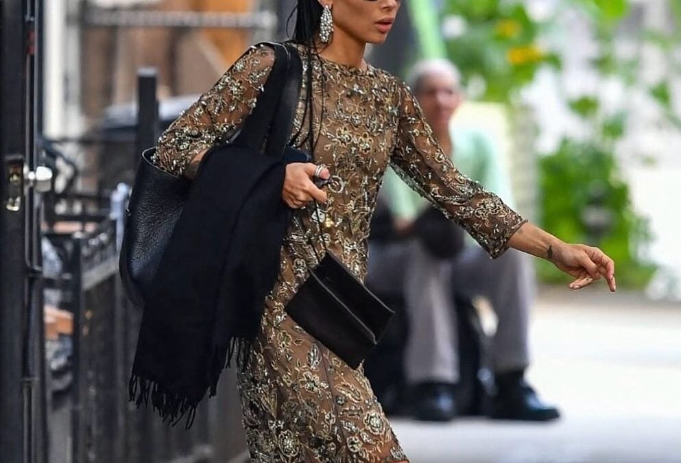 Zoë Kravitz: Πώς ένα ντύσιμο για black tie γάμο γίνεται cool στο λεπτό