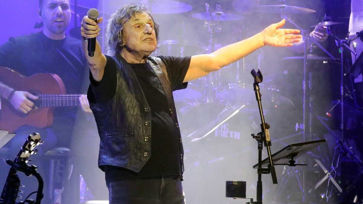Παπακωνσταντίνου: Ακυρώνει όλες τις καλοκαιρινές συναυλίες λόγω σοβαρού προβλήματος υγείας