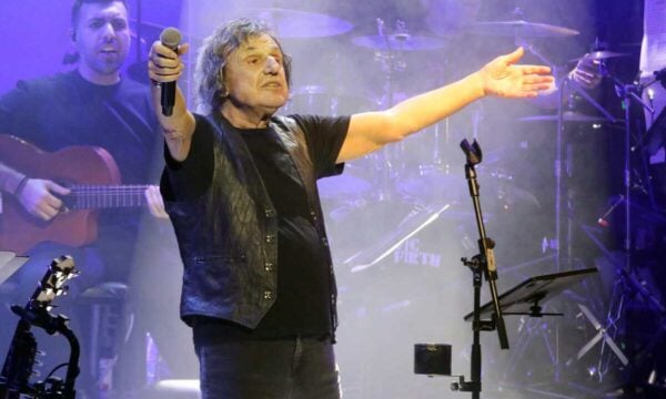 Παπακωνσταντίνου: Ακυρώνει όλες τις καλοκαιρινές συναυλίες λόγω σοβαρού προβλήματος υγείας