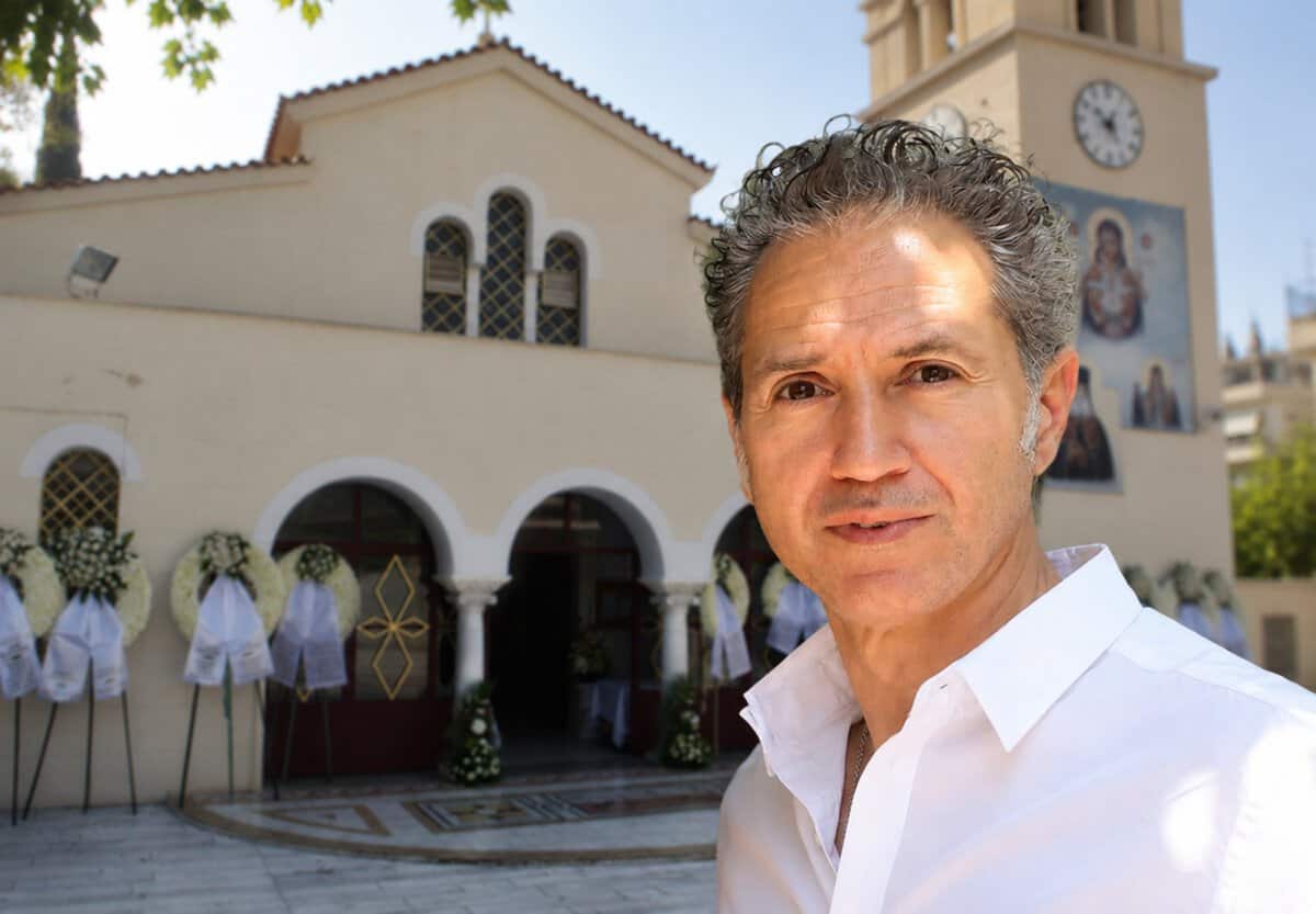 Δημήτρης Κόκοτας: Οι πρώτες εικόνες από την κηδεία στην Παναγία Ελεούσα στην Αγία Βαρβάρα (φωτογραφίες)