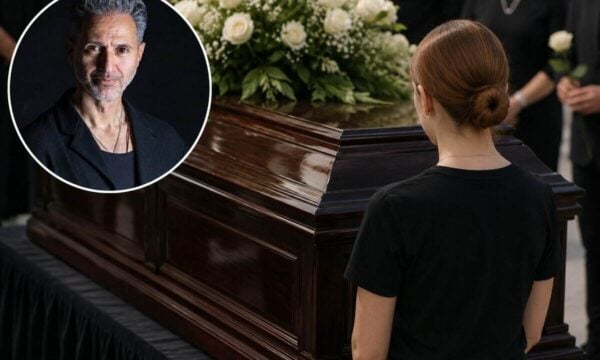 Κηδεία Κόκοτα: Η κόρη του μέσα στην εκκλησία – Τι του είπε μόλις άνοιξαν το φέρετρο