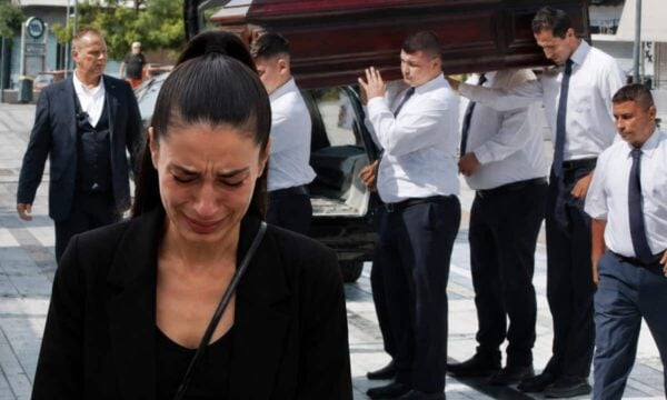 Κηδεία Κόκοτα: Η σύζυγός του στον επικήδειο λόγο της – «Έσβησε και είναι μαζί μου. Είναι η μισή μου ζωή»
