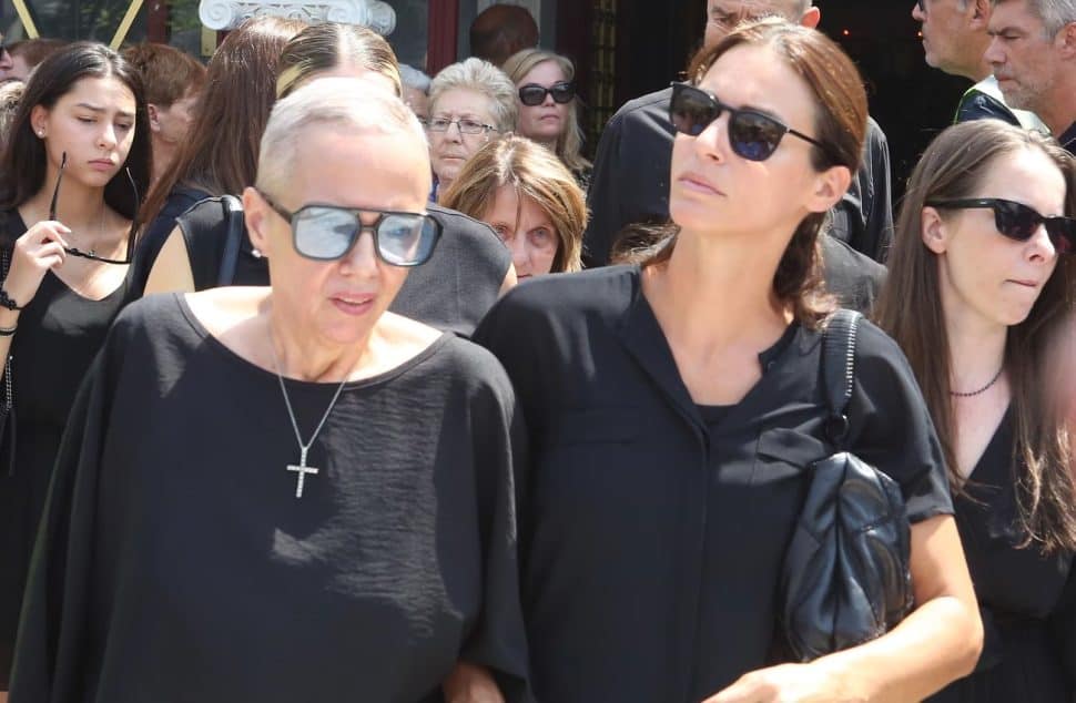 Δημήτρης Κόκοτας: Οι δύο αδελφές του στάθηκαν στο πλευρό του μέχρι το τέλος – Τι συμβαίνει με την υγεία της Έλλης;