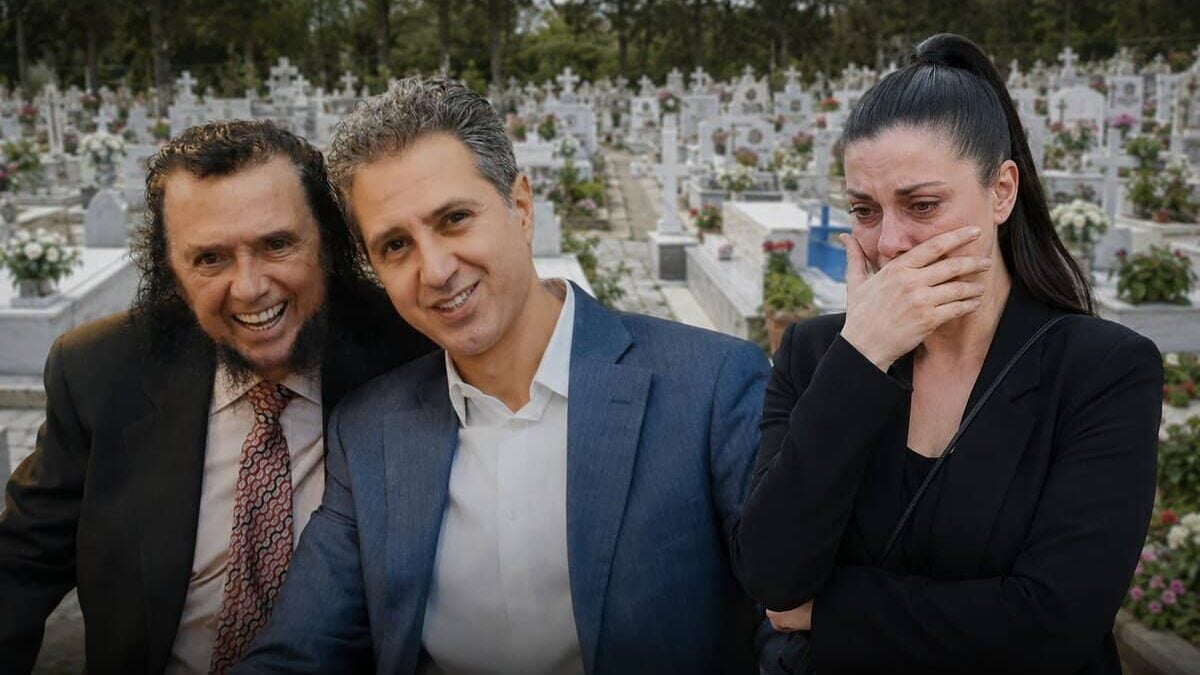 Δημήτρης Κόκοτας: Η απόφαση της Κατερίνας για την ταφή του που προκαλεί ερωτήματα – Γιατί δεν θα ταφεί δίπλα στον πατέρα του στον οικογενειακό τάφο;