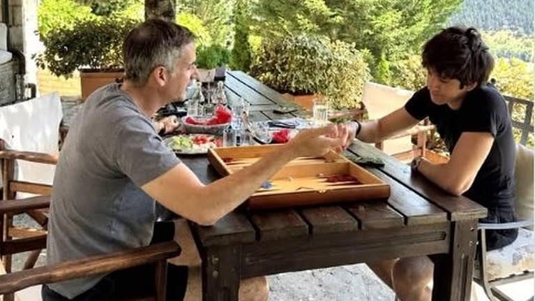 Ο Παύλος Μπακογιάννης, η Δανάη, ο Δήμος και το εξώγαμο: η νέα φωτογραφία με τον 19χρονο γιο του σήμερα