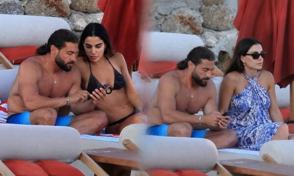 Κωνσταντίνος Βασάλος: Φωτογραφίες του έρωτα στη Μύκονο, δεν σήκωνε τα μάτια του πάνω από τη Δανάη