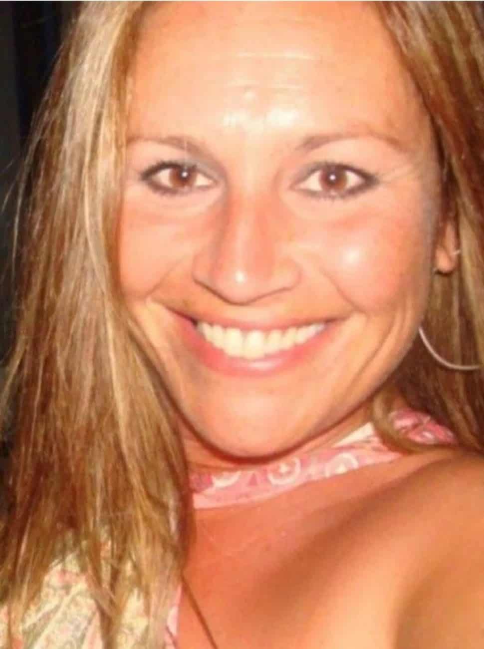 Βικτώρια στη Σύρο: Η 51χρονη έπεσε σε κώμα μετά από τσίμπημα από τσιμπούρι, με εγκεφαλίτιδα και χωρίς μνήμη