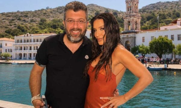Ιουλία Καλλιμάνη στον Πανορμίτη της Σύμης πριν τον γάμο με τον επιχειρηματία (φωτογραφία)