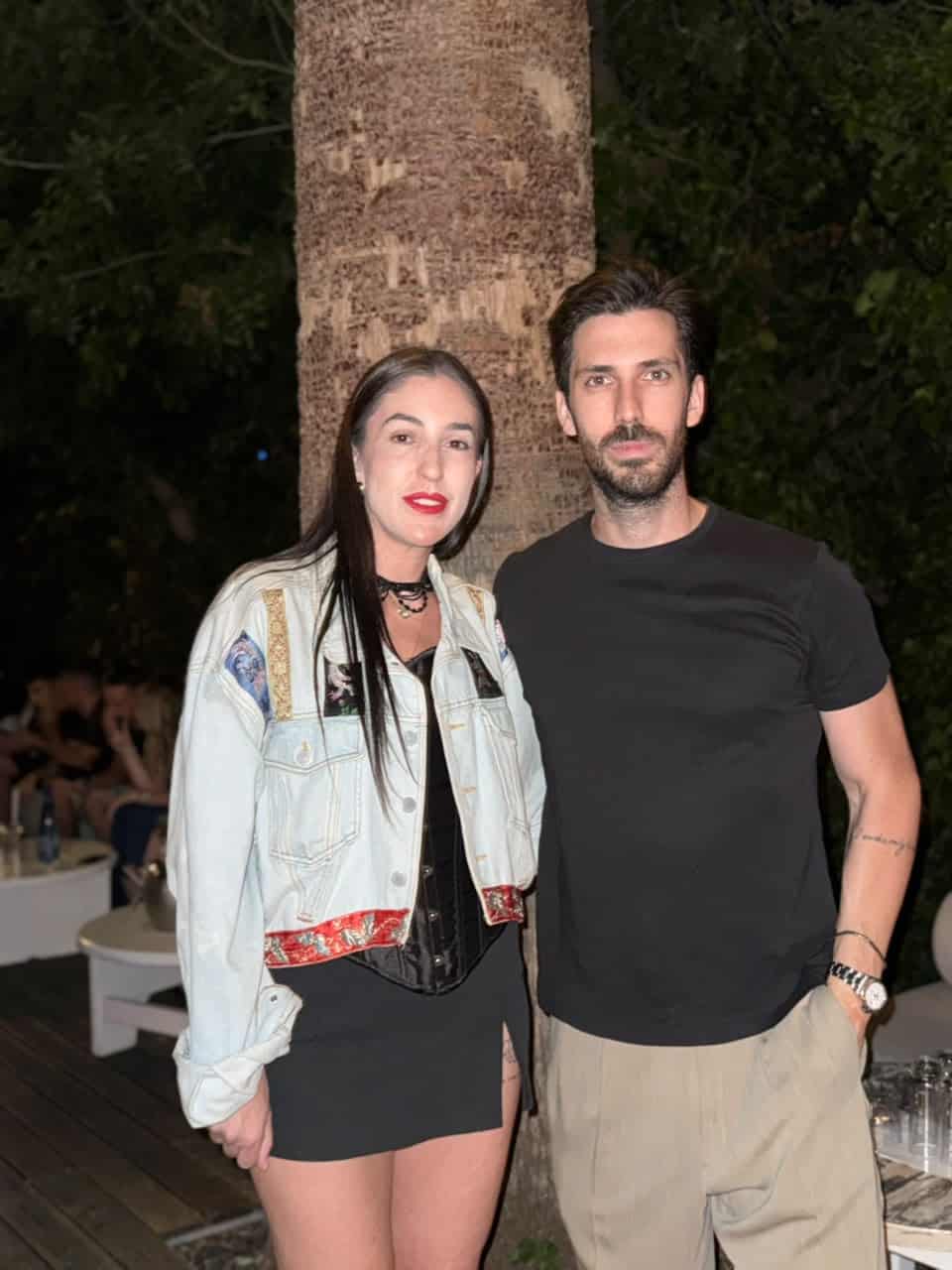 «Αλέκος» στον Κάλαμο: Από το beach mood στα βραδινά πάρτι του καλοκαιριού