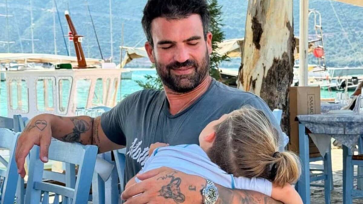 Αλεξάνδρου: Χιλιάδες ευρώ στη νταντά για τον μικρό Πάρη, μαζί στην Κύθνο με την Ελληνίδου και την Φιλιππινέζα (βίντεο)