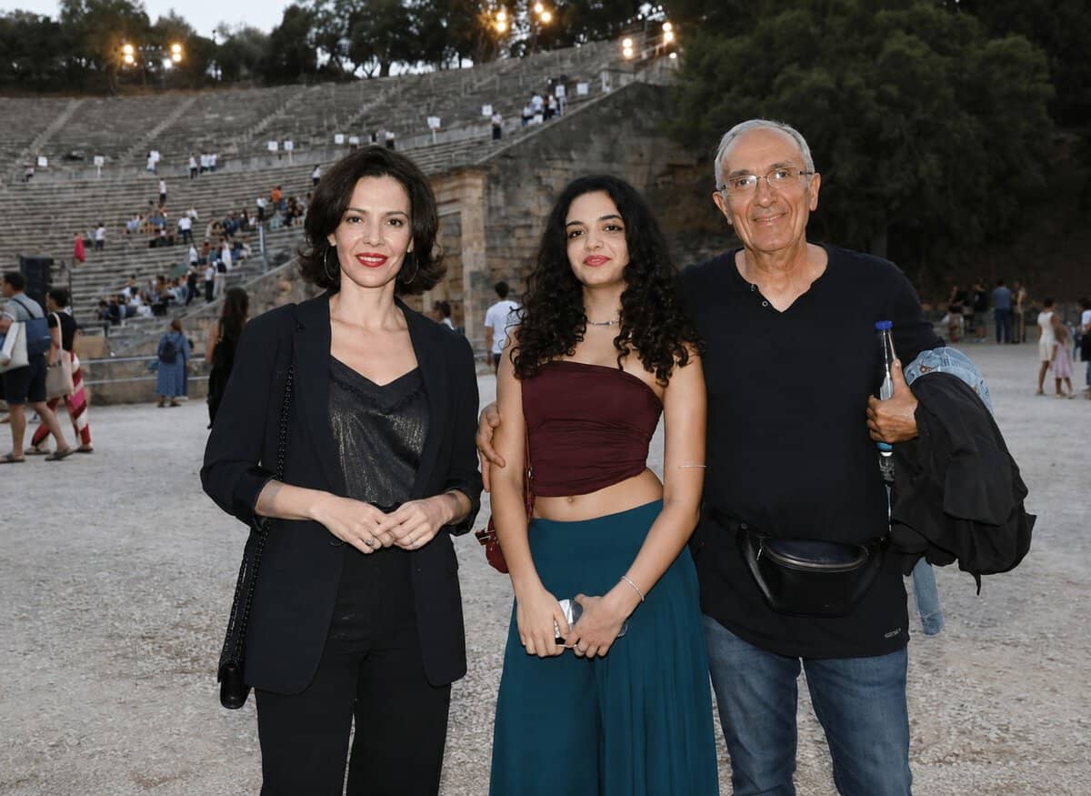 Η κόρη της Λαμπροπούλου, Έλλη, ακολουθεί τα βήματα της μητέρας της ως μοντέλο (Φωτογραφίες)