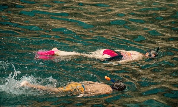 Snorkeling: Το κολύμπι με αναπνευστήρα γυμνάζει όλο το σώμα χωρίς να το καταλάβεις
