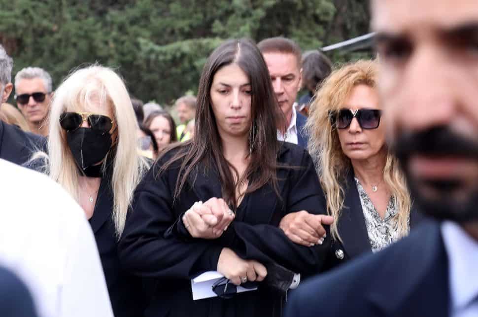 Δημήτρης Κόκοτας: Οι δύο αδελφές του στάθηκαν στο πλευρό του μέχρι το τέλος – Τι συμβαίνει με την υγεία της Έλλης;