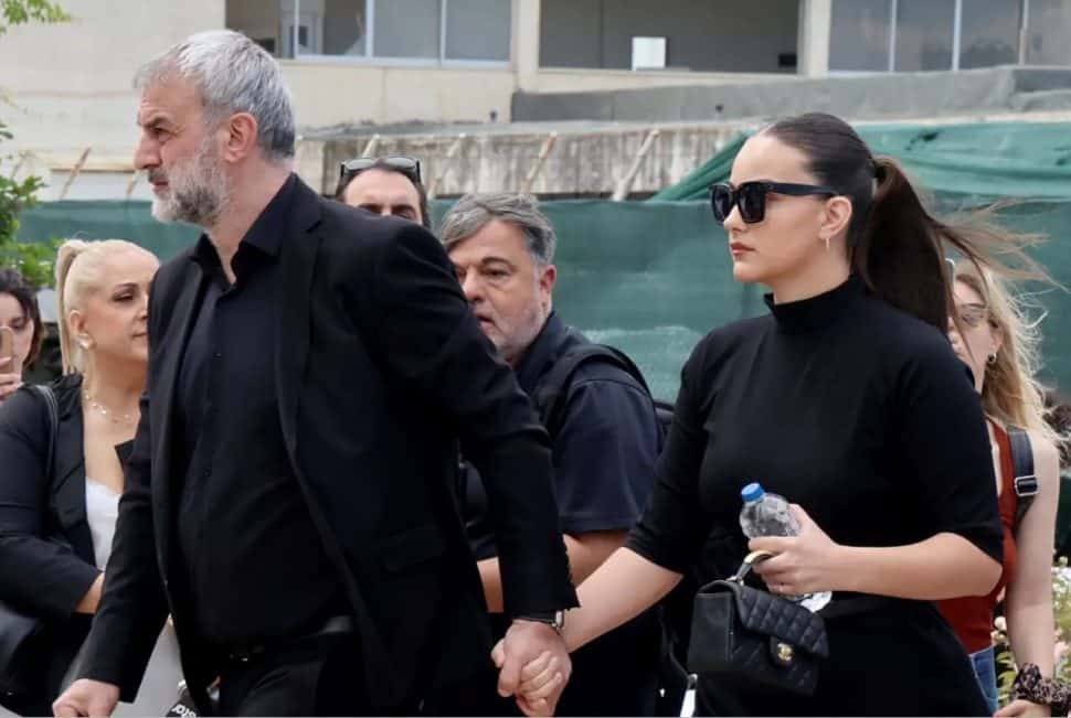 Δέλλας εξαφανισμένος τρεις μήνες μετά τον θάνατο της Μαστροκώστα – Τι ζήτησε από την κόρη του για το τρίμηνο μνημόσυνο της Γωγώς