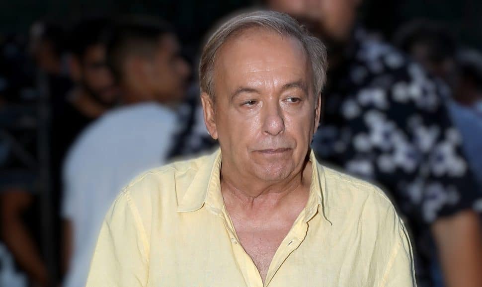 Το κρυφό δράμα του 75χρονου Μικρούτσικου εν μέσω θέρους: Από τον Ιούλιο νοσηλεύεται, η αγωνία των γιατρών και η ασθένεια που τον ταλαιπωρεί