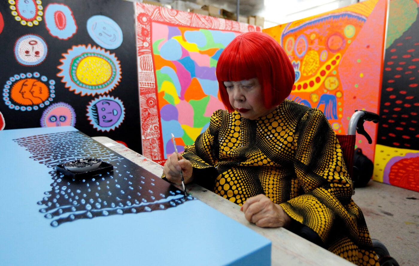 Yayoi Kusama: Πέθανε η γιαπωνέζα εικαστικός που δημιούργησε ψυχεδελικό σύμπαν από χρώμα και πουά