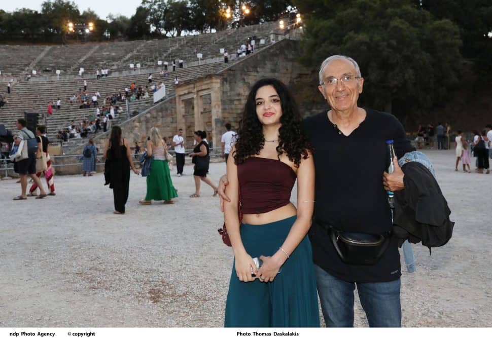 Η κόρη της Λαμπροπούλου, Έλλη, ακολουθεί τα βήματα της μητέρας της ως μοντέλο (Φωτογραφίες)