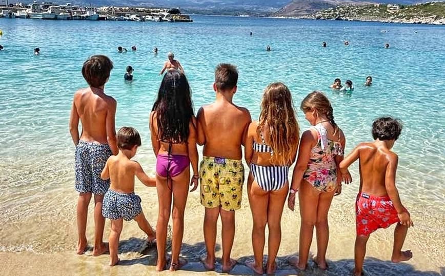 Ο Παύλος Μπακογιάννης, η Δανάη, ο Δήμος και το εξώγαμο: η νέα φωτογραφία με τον 19χρονο γιο του σήμερα