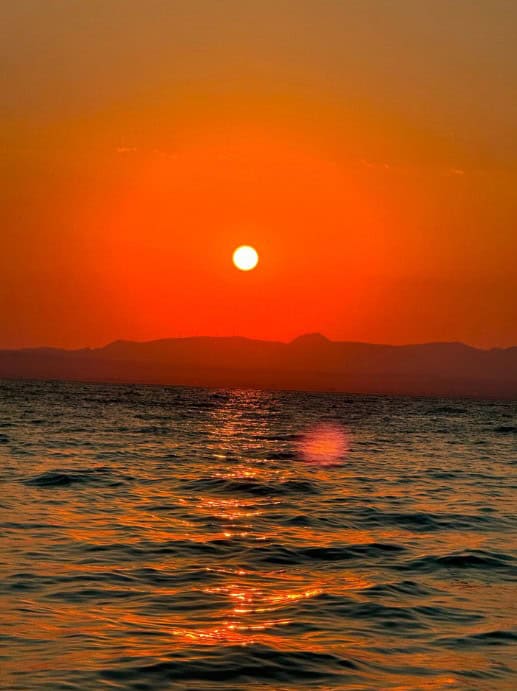Η Ρούλα ξανάγινε 25: Οι φωτογραφίες από τις καλοκαιρινές της διακοπές, παρέες, γέλια και αλμύρα
