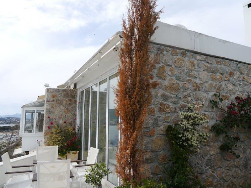 Εννιά χρόνια από τον θάνατο της Λάσκαρη: Η σφαγή για τα κοσμήματα, οι μαύρες σακούλες με τις τουαλέτες και γιατί δεν πουλιέται η βίλα-φάντασμα στο Πόρτο Ράφτη;