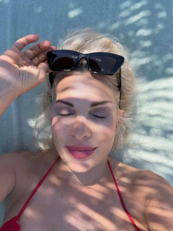 Ελένη Μενεγάκη: Το βίντεο στο TikTok με τον Μάκη στο Φισκάρδο που τη δείχνει αχτένιστη και άβαφη