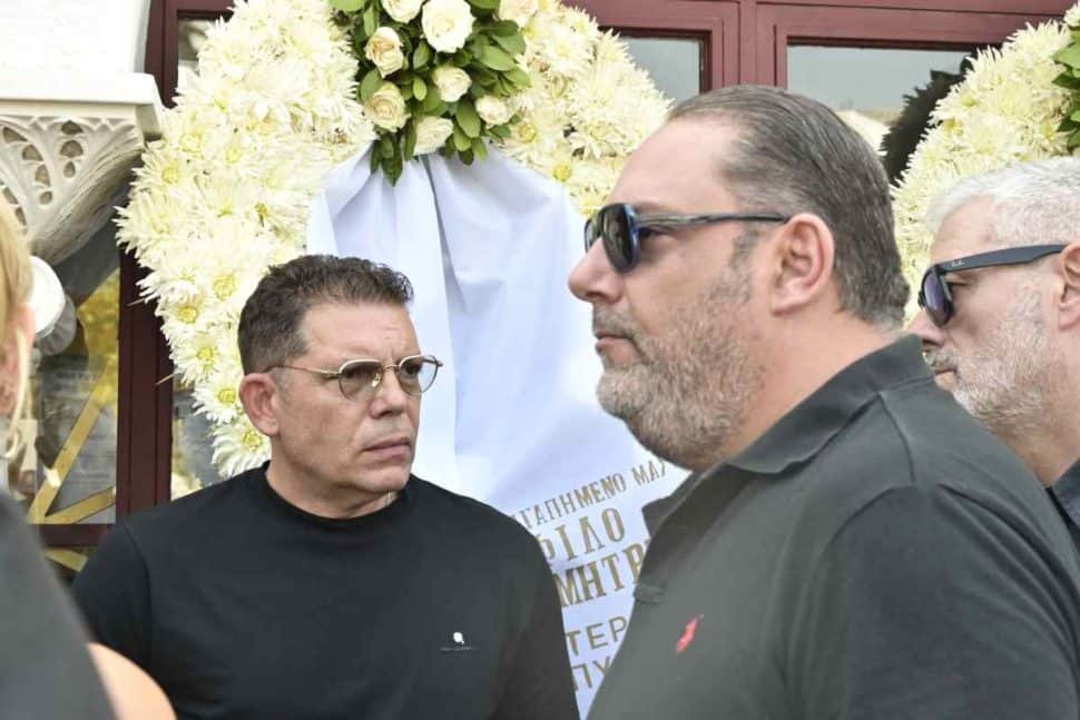 Κηδεία του Κόκοτα: Απόντα τα μεγάλα ονόματα, ούτε Βίσση ούτε Βανδή έδωσαν το παρών στο τελευταίο αντίο (φωτογραφίες)