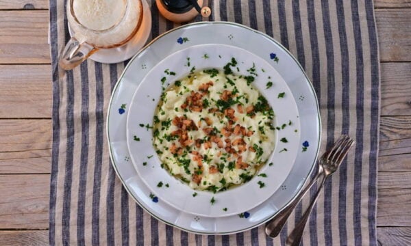 Potato dumplings με βούτυρο, μπέικον και μαϊντανό
