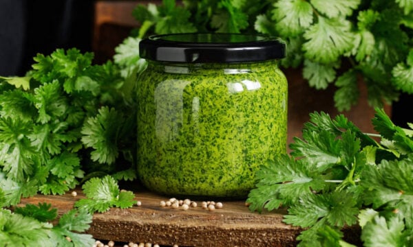 Οι νέες εκδοχές του pesto πέρα από τον βασιλικό