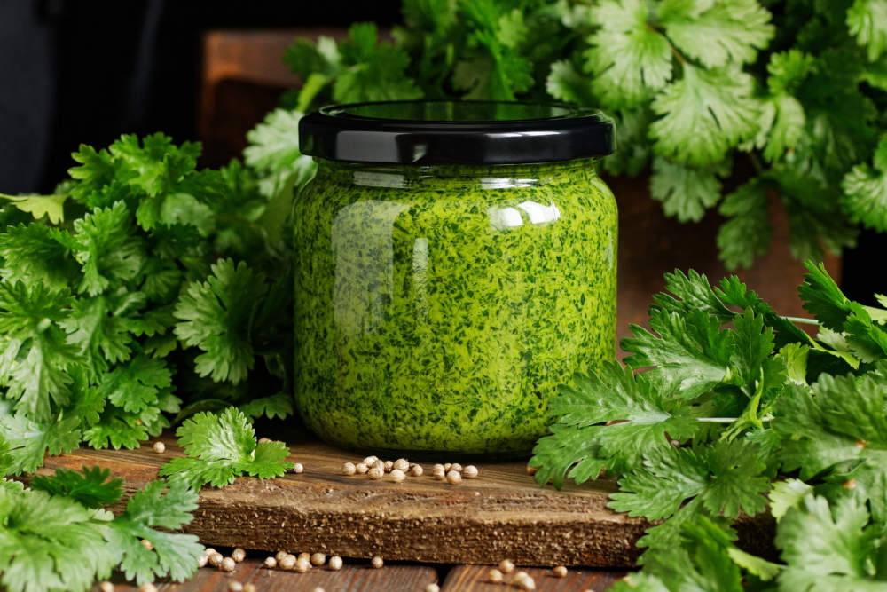 Οι νέες εκδοχές του pesto πέρα από τον βασιλικό