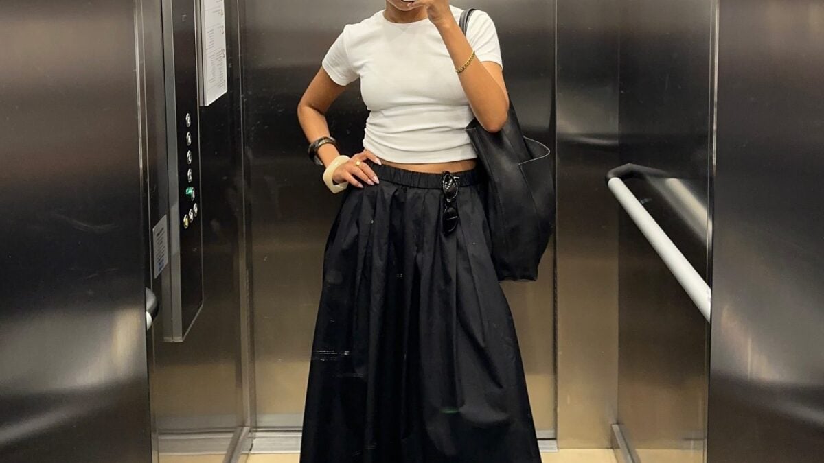 Καύσωνας στην πόλη: 4 δροσερά outfits με basic κομμάτια