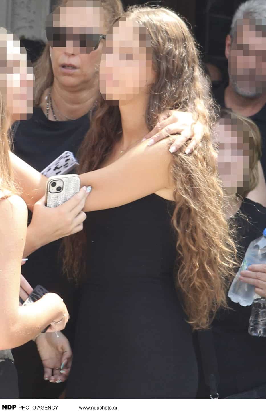 Ριάνα Κόκοτα: Το πρώτο βράδυ μετά την κηδεία και ποιος παρηγόρησε την κόρη του Δημήτρη;