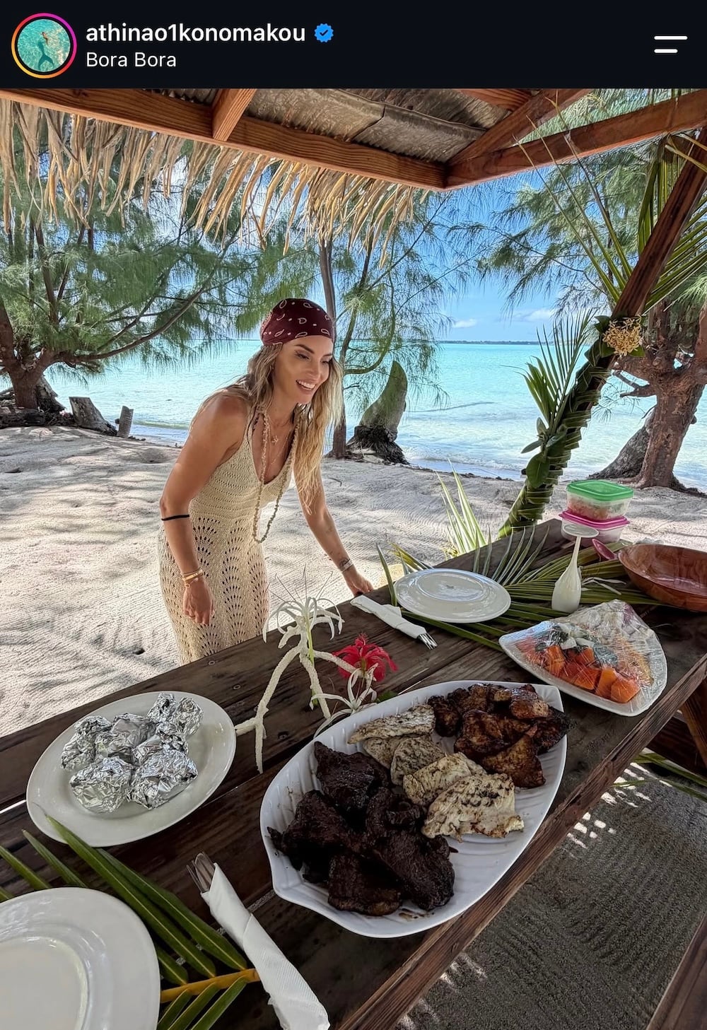 Αθηνά Οικονομάκου: Το crochet φόρεμα και η Bottega της Bora Bora