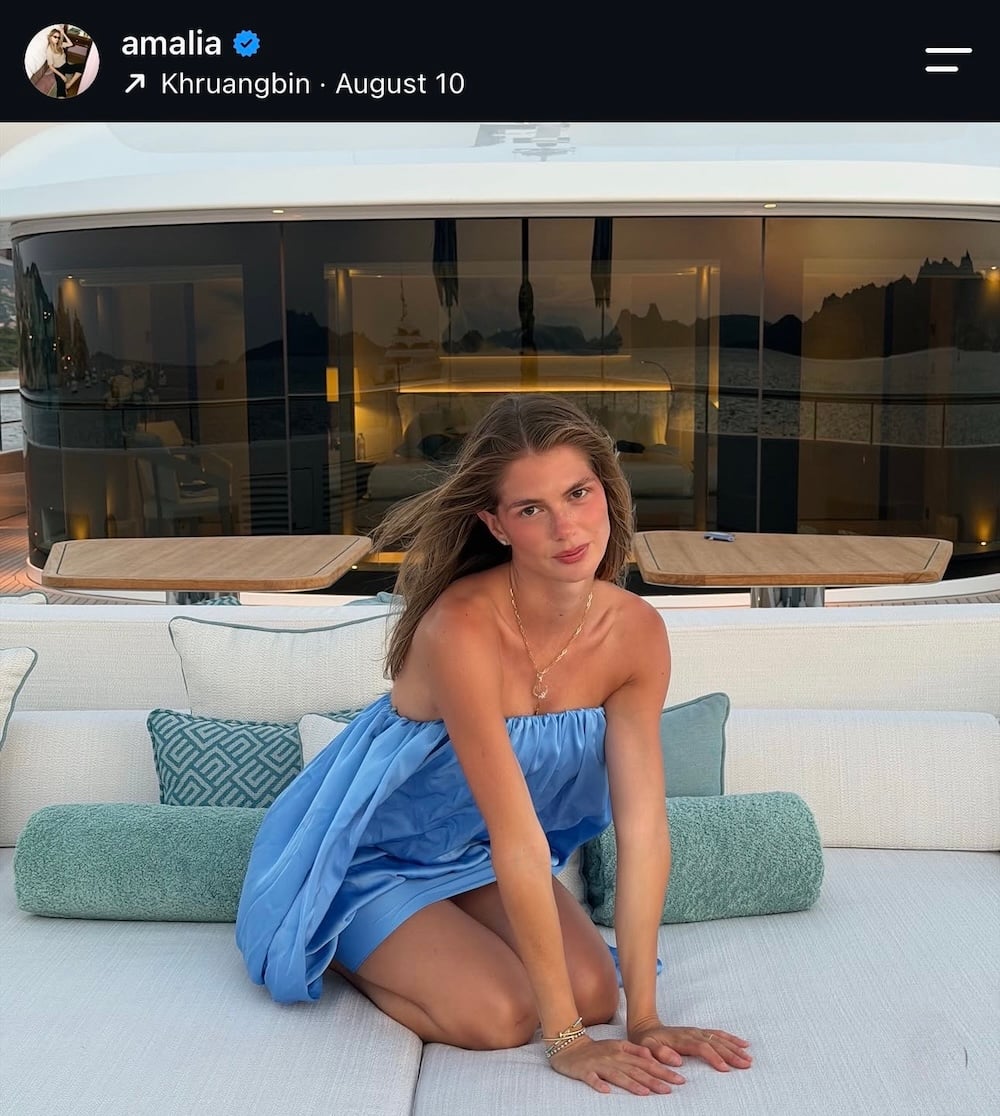 Αμαλία Κωστοπούλου: Το φόρεμα στο verified blue