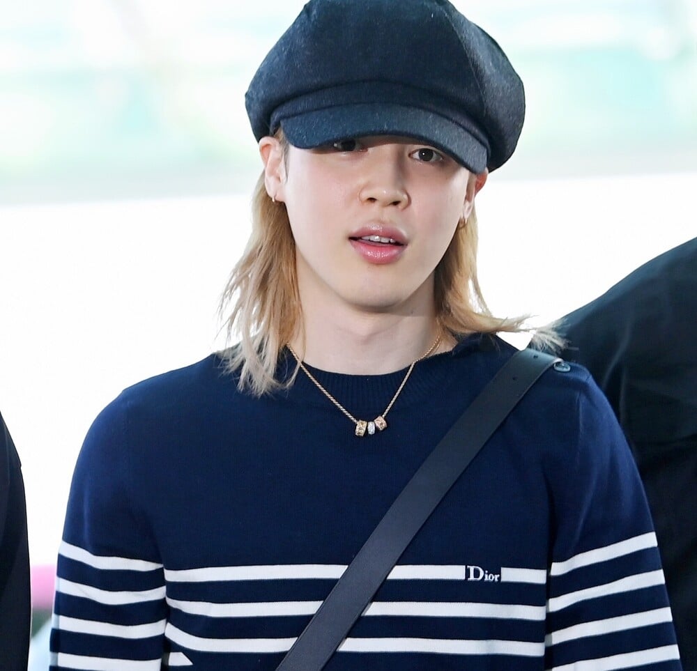 Jimin: 5 Dior looks από τη σκηνή μέχρι το αεροδρόμιο
