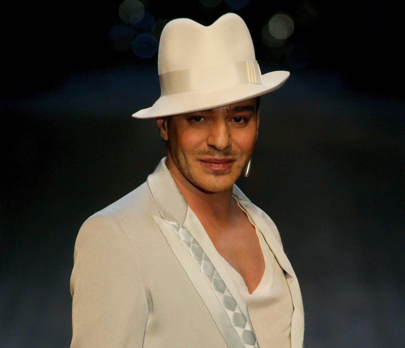 Met Gala 2027: Τιμά τον John Galliano και προκαλεί αντιδράσεις