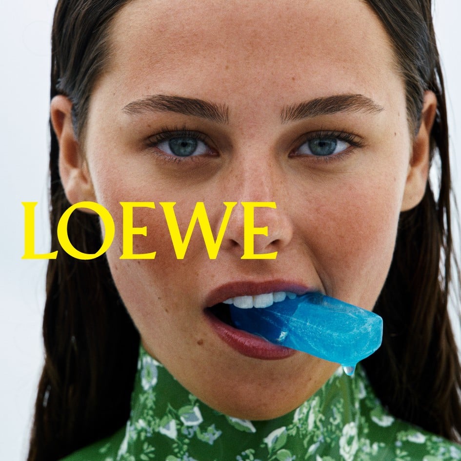 LOEWE: Η νέα καμπάνια Φθινόπωρο/Χειμώνας 2026 ανεβαίνει στις Άλπεις
