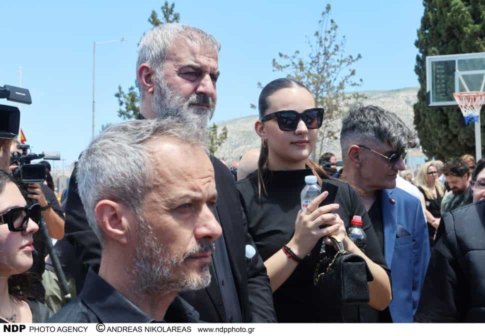 Μνημόσυνο για τα τρίμηνα της Γωγώς: Η υπόσχεση που έδωσε η Βικτώρια πάνω από το μνήμα της μητέρας της