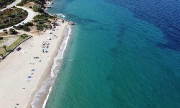 Το τσιφλίκι του Μπέη στη Σιθωνία με άρωμα Θεσσαλονίκης που έγινε τιρκουάζ παράδεισος
