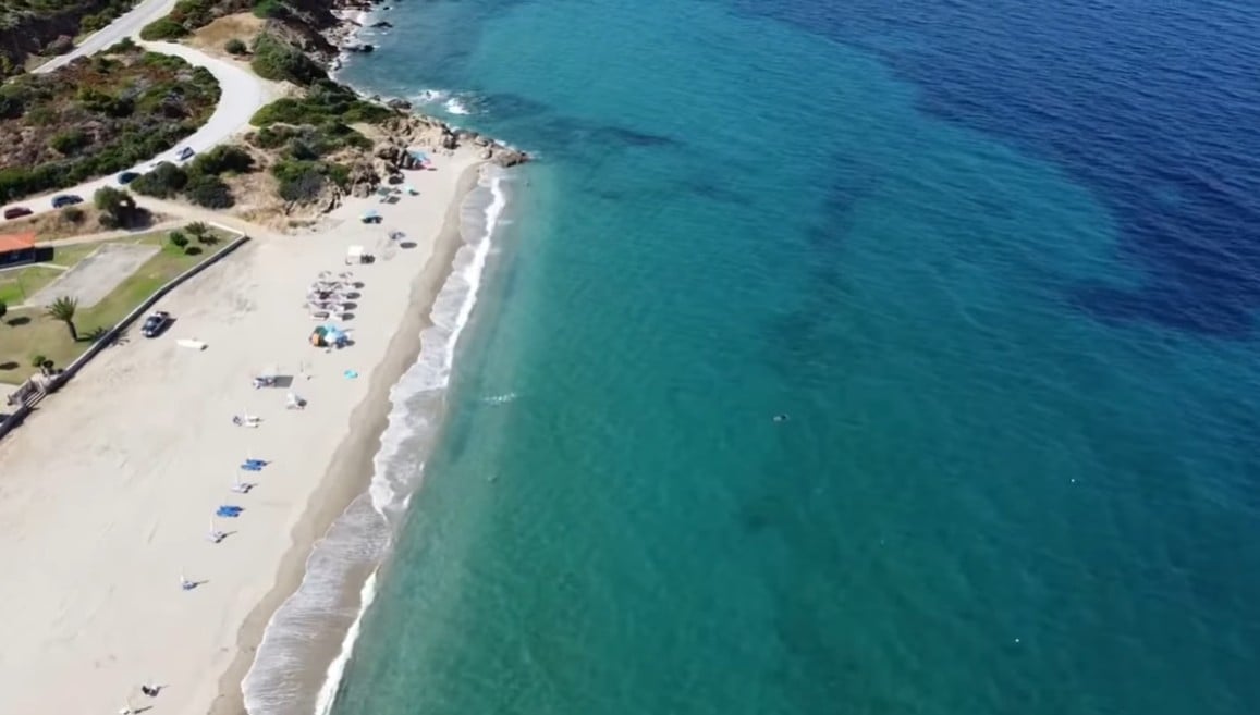 Το τσιφλίκι του Μπέη στη Σιθωνία με άρωμα Θεσσαλονίκης που έγινε τιρκουάζ παράδεισος