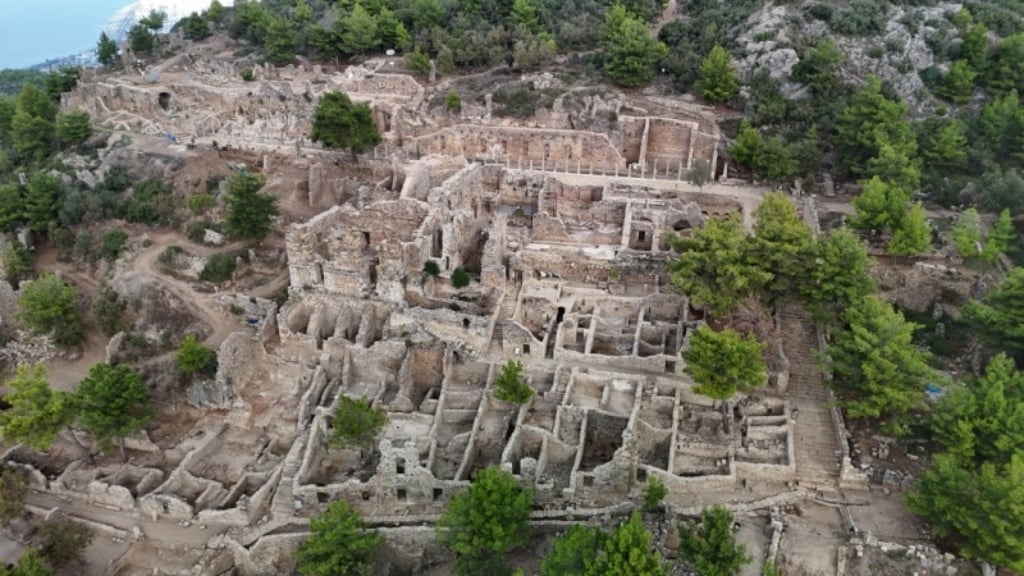 Αναστήλωση αρχαιολογικών χώρων στην Αττάλεια