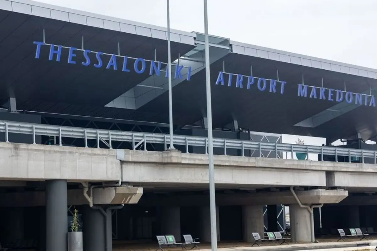 Μεθυσμένος επιβάτης ανάγκασε το αεροπλάνο να προσγειωθεί στη Θεσσαλονίκη: Τρόμος στον αέρα