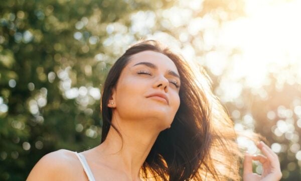 Air-dry hair: Ο οδηγός για τέλεια μαλλιά χωρίς πιστολάκι