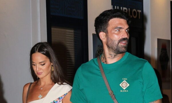 Δημήτρης Αλεξάνδρου: Η φωτογραφία με την Ρία Ελληνίδου να κοιμάται στην αγκαλιά του