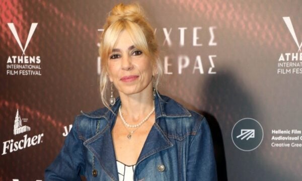 Μυρτώ Αλικάκη: Selfie από το αυτοκίνητο με τους γιους της, Δημήτρη και Γιώργο