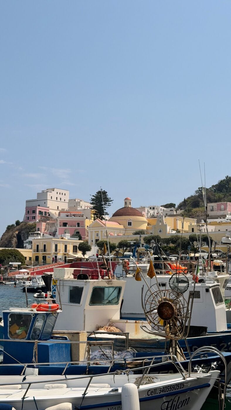 Αμαλία Κωστοπούλου – Τζέικ Μέντγουελ: Ο μήνας του μέλιτος με σκάφος στην Ιταλία συνεχίζεται
