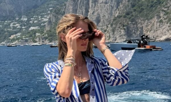 Αμαλία Κωστοπούλου: Βόλτα με το σκάφος στο Κάπρι και νέες φωτογραφίες των διακοπών της